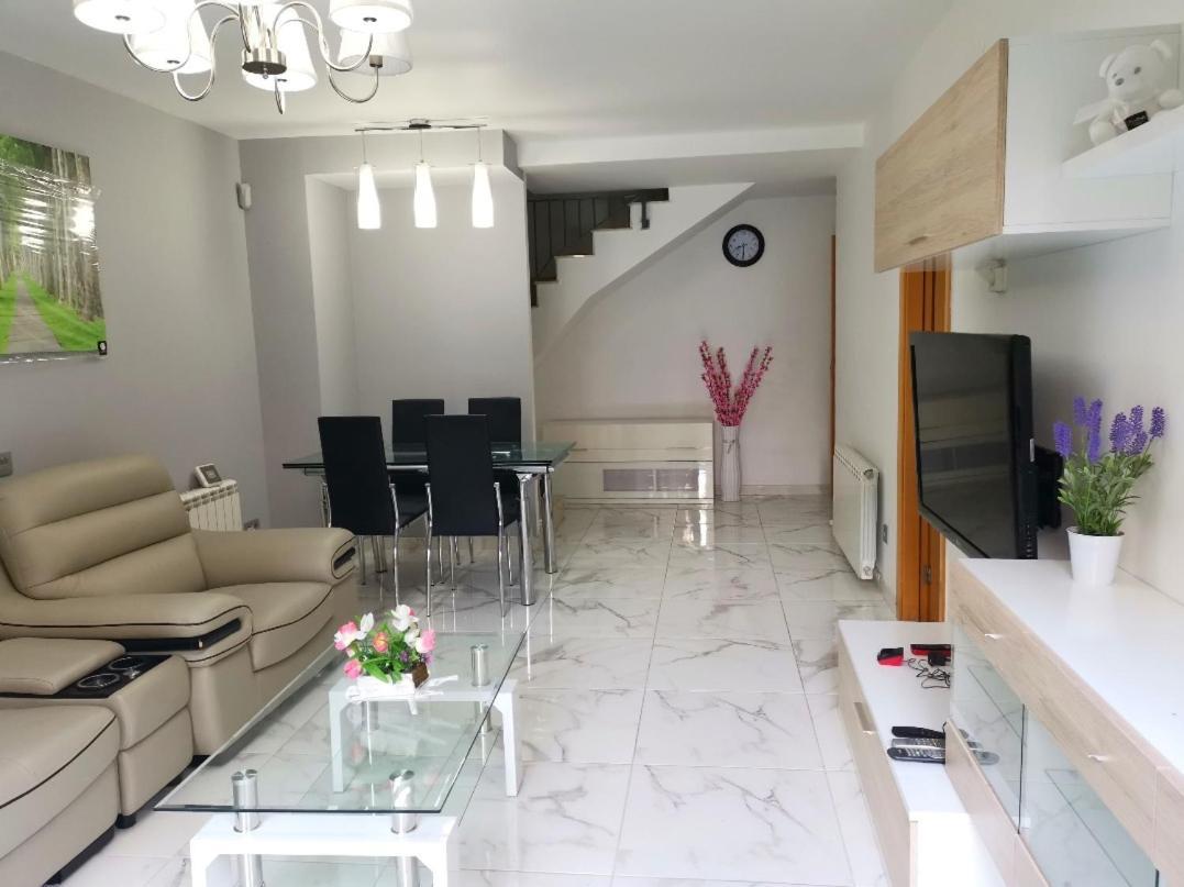 Duplex / Beach 3Min/ Bcn Center 10Min/Tren 2Min Daire Sant Adria de Besos Dış mekan fotoğraf