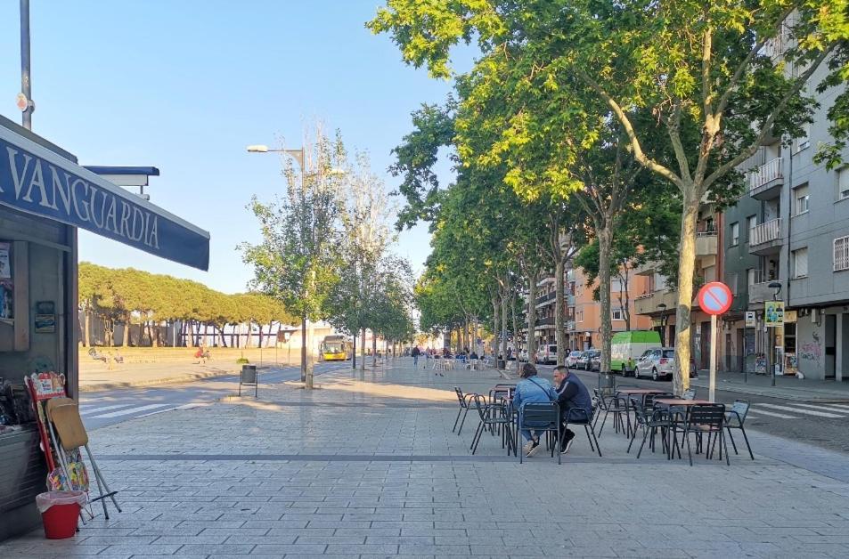 Duplex / Beach 3Min/ Bcn Center 10Min/Tren 2Min Daire Sant Adria de Besos Dış mekan fotoğraf